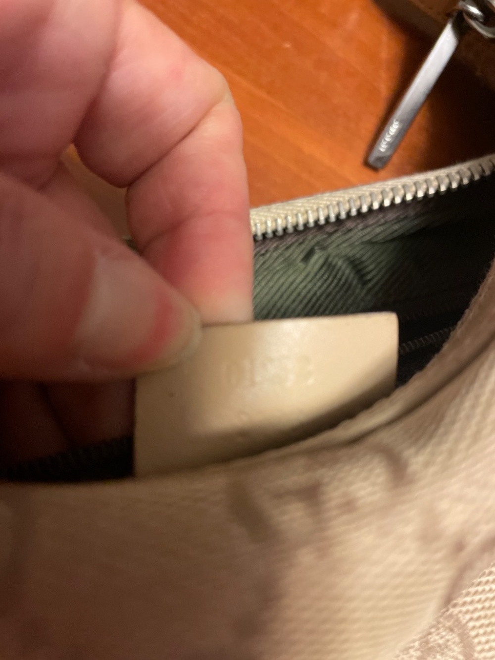 Gucci Shoulder Bag - Picture 13 of 15